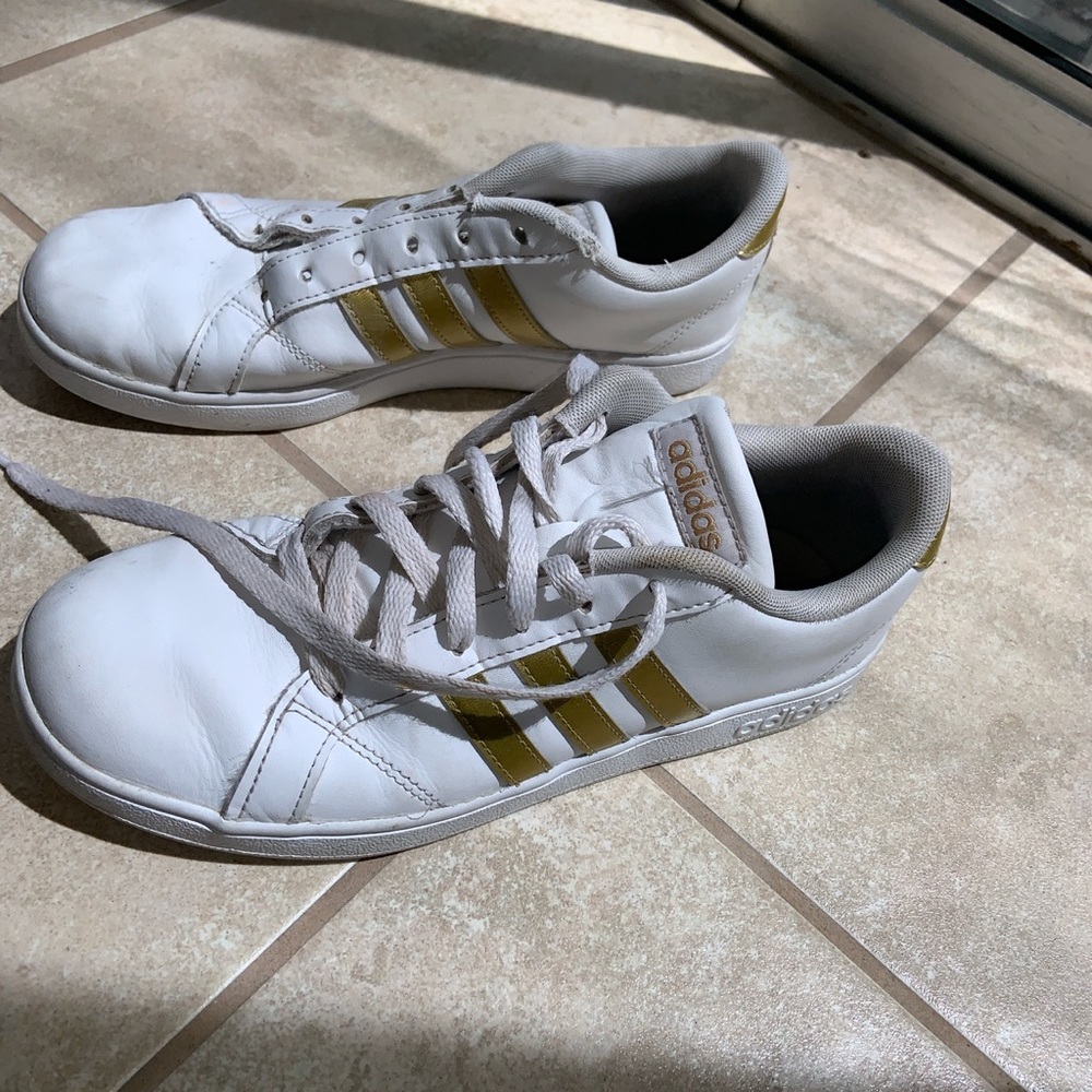 super cute adidas tenni shoes💖